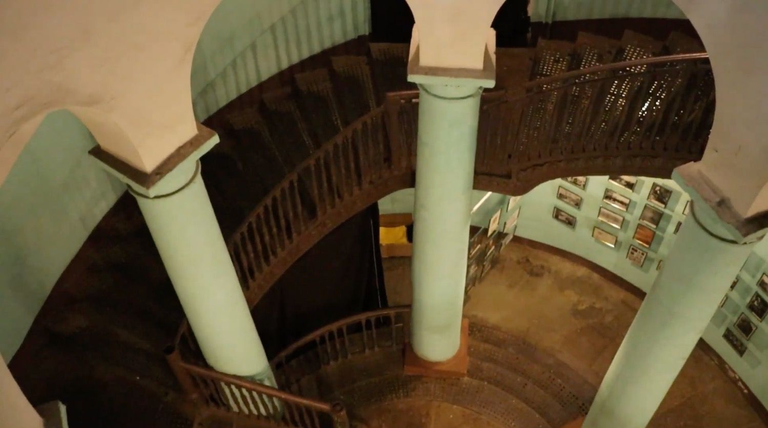 Хэллоуин ушел, но мистика осталась: петербургские уголки, где всегда бродят тени