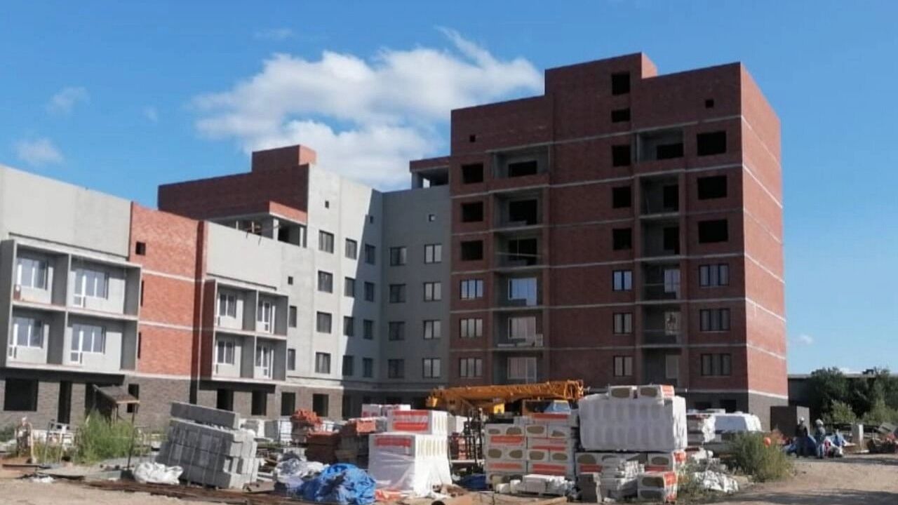 Рабочий погиб под мешками с цементом на стройке в Сарапуле