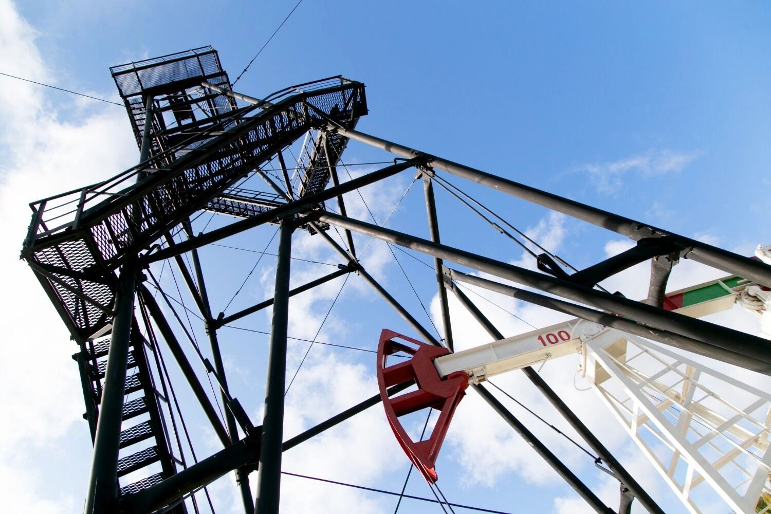 «Показушные санкции». Эксперты — об отказе Трампа обсуждать российскую нефть с Китаем