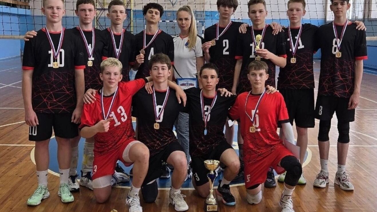 Волгоградцы взяли золото в межрегиональном турнире по волейболу