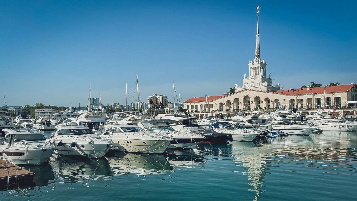Короткая морская прогулка — 900 рублей.