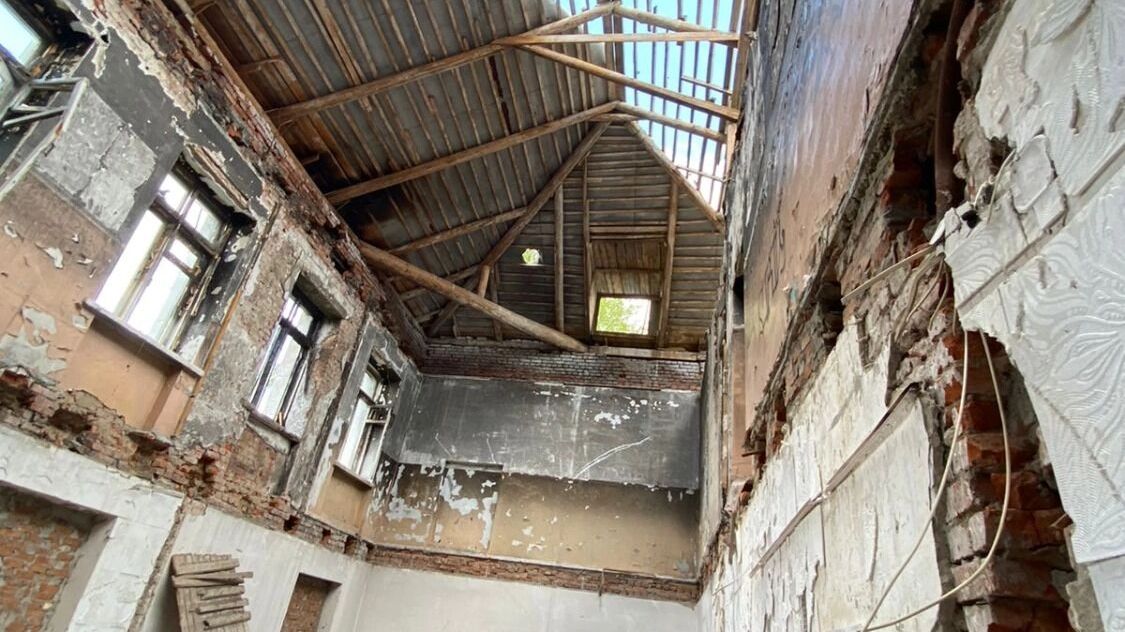 Фото, иллюстрирующие объект торгов — здание бывшей школы №163