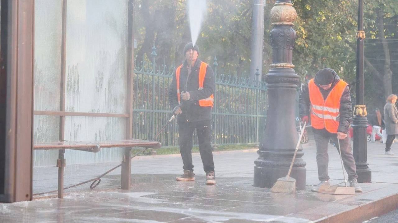 В Петербурге с началом октября началась масштабная уборка