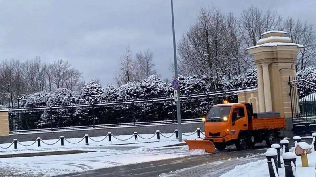 Надвигающийся с северо-запада атмосферный фронт добавит снега в Петербурге
