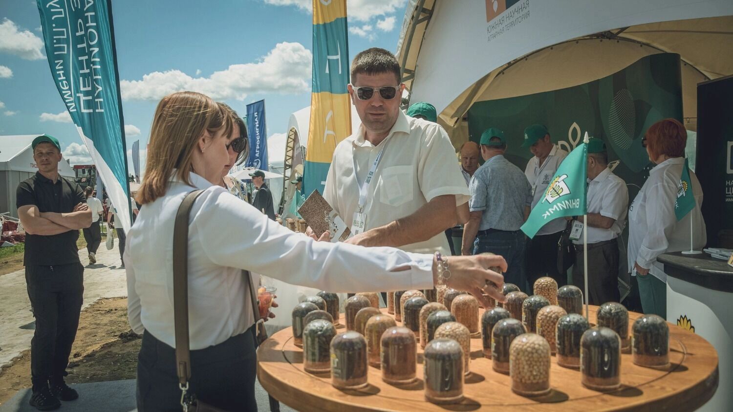 Изделия ручной работы и сельхозпродукция на Дне поля