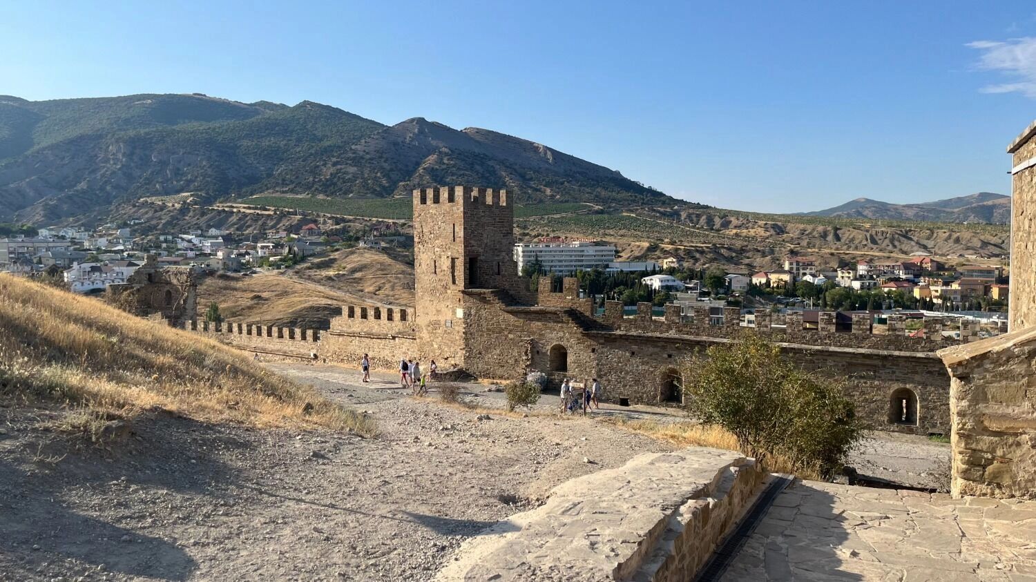 Башни Генуэзской крепости