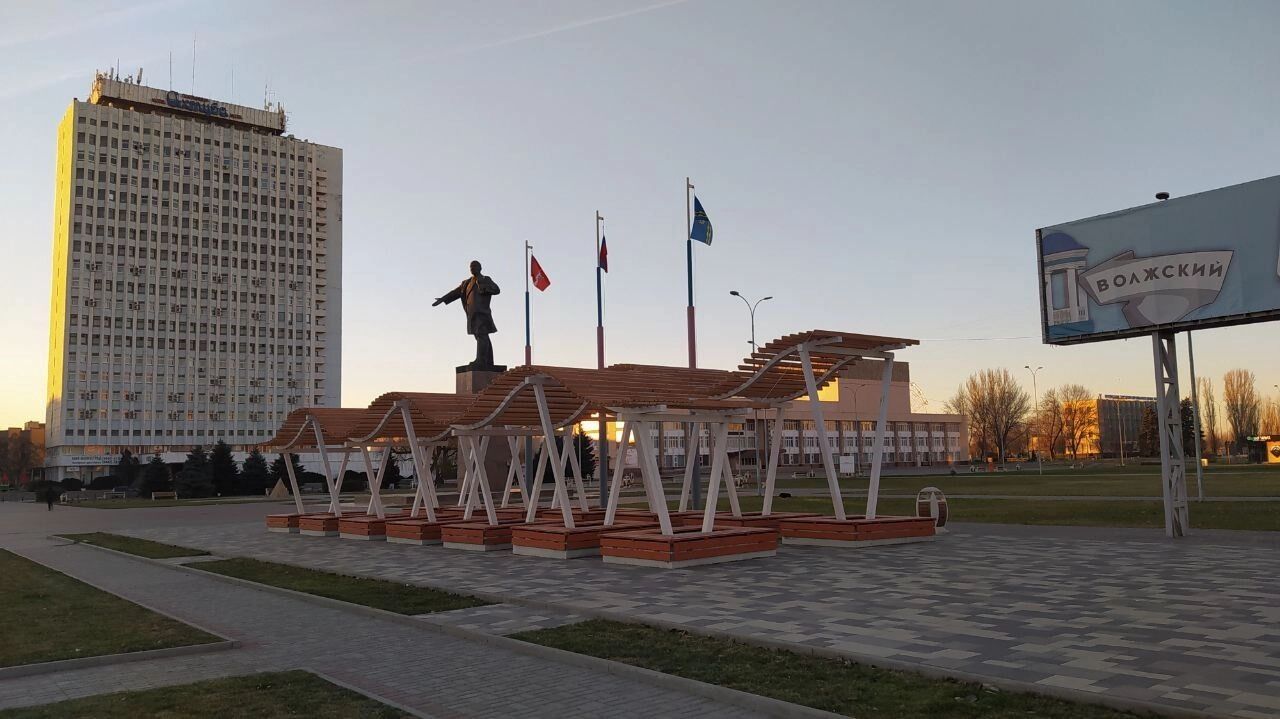 Площадь Ленина в Волжском