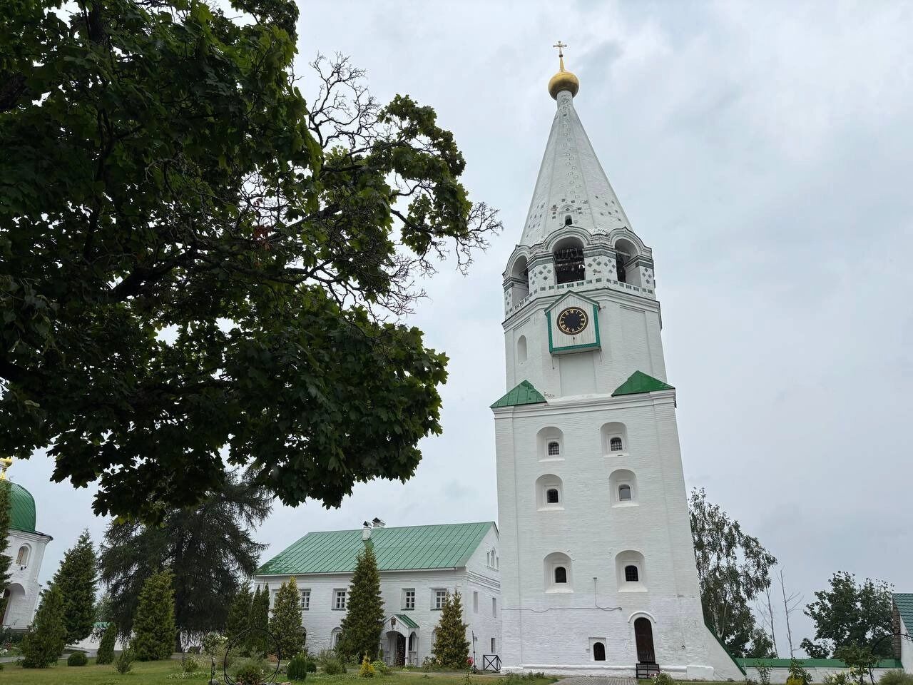 Свято-Успенский мужской монастырь во Фролищах