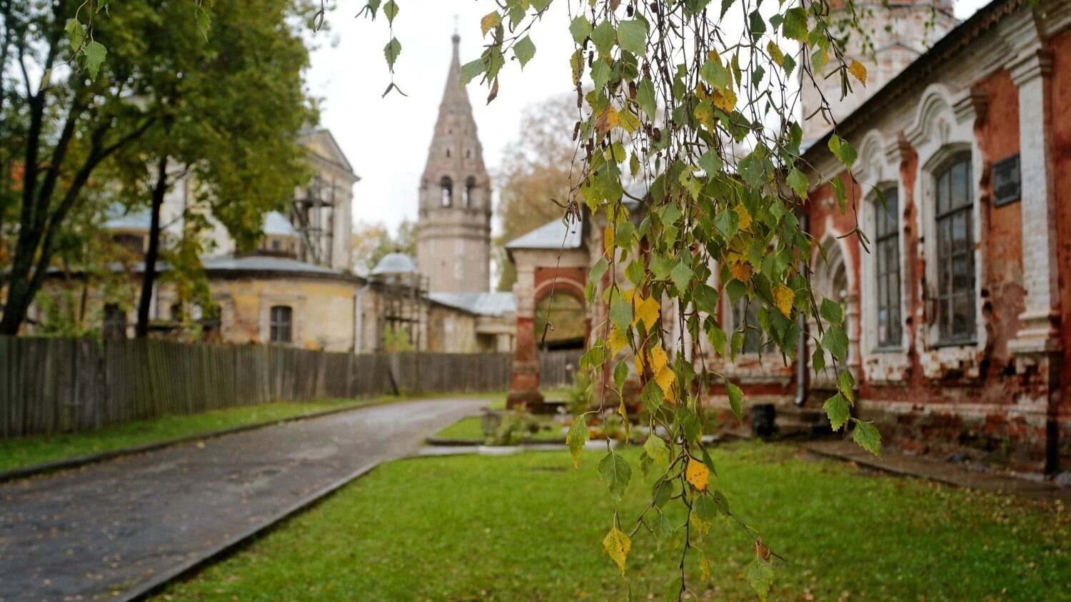 В отпуск осенью в Тверскую глубинку. Три города, паровоз и каменоломни