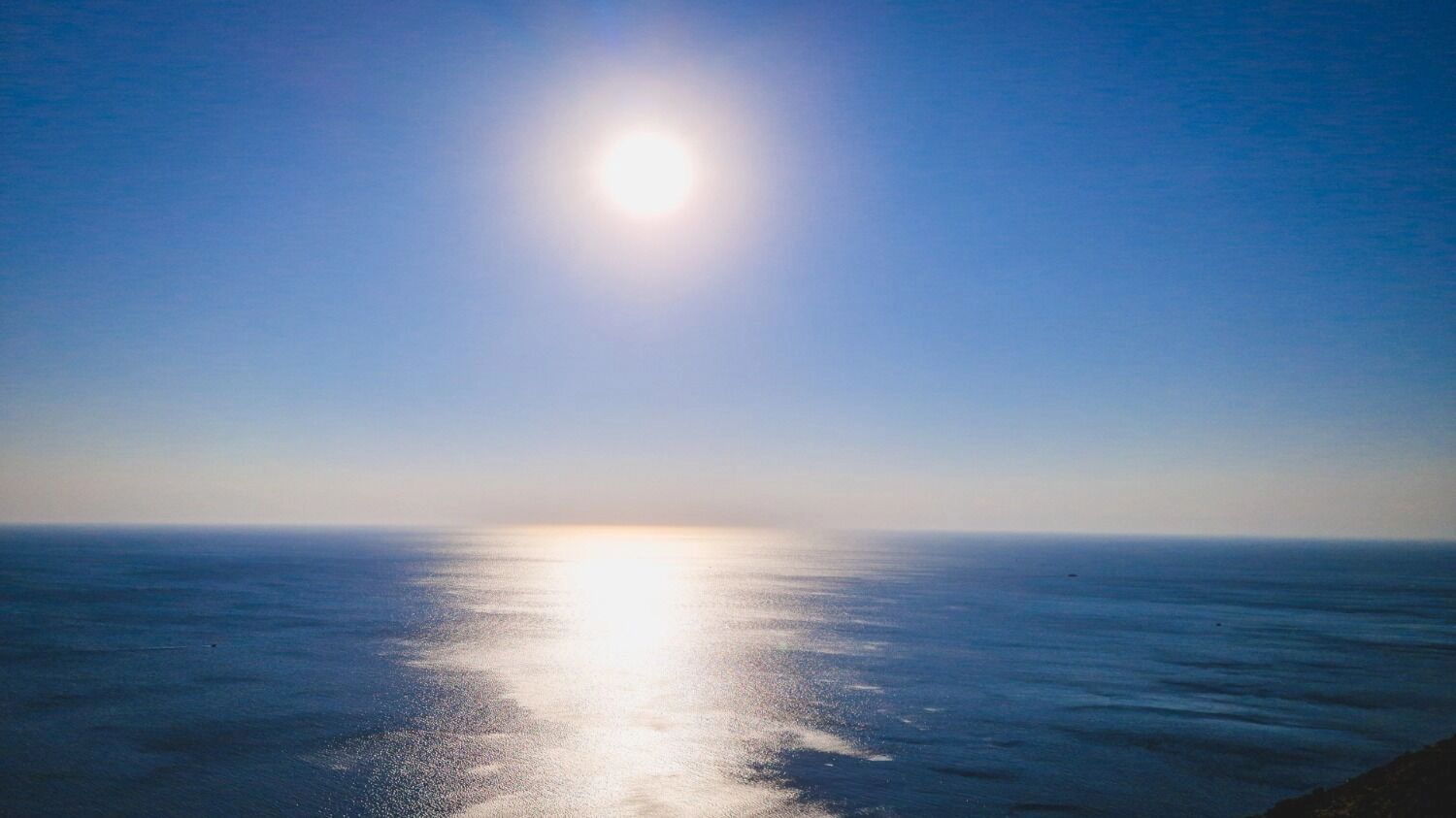 На фото: морской закат