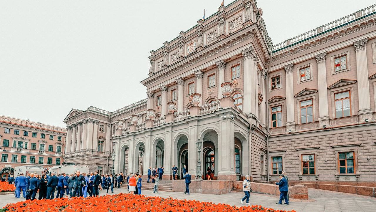 Петербург потратит 32 млн рублей на охрану депутатов Петербург потратит 32 млн рублей на охрану депутатов