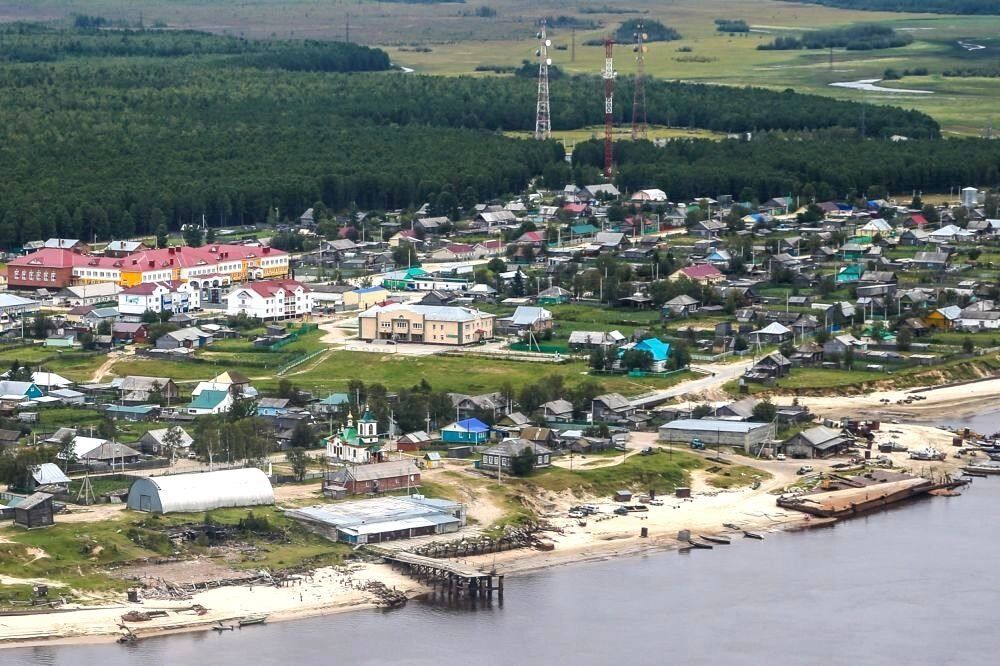 Село Полноват расположено в Белоярском районе.