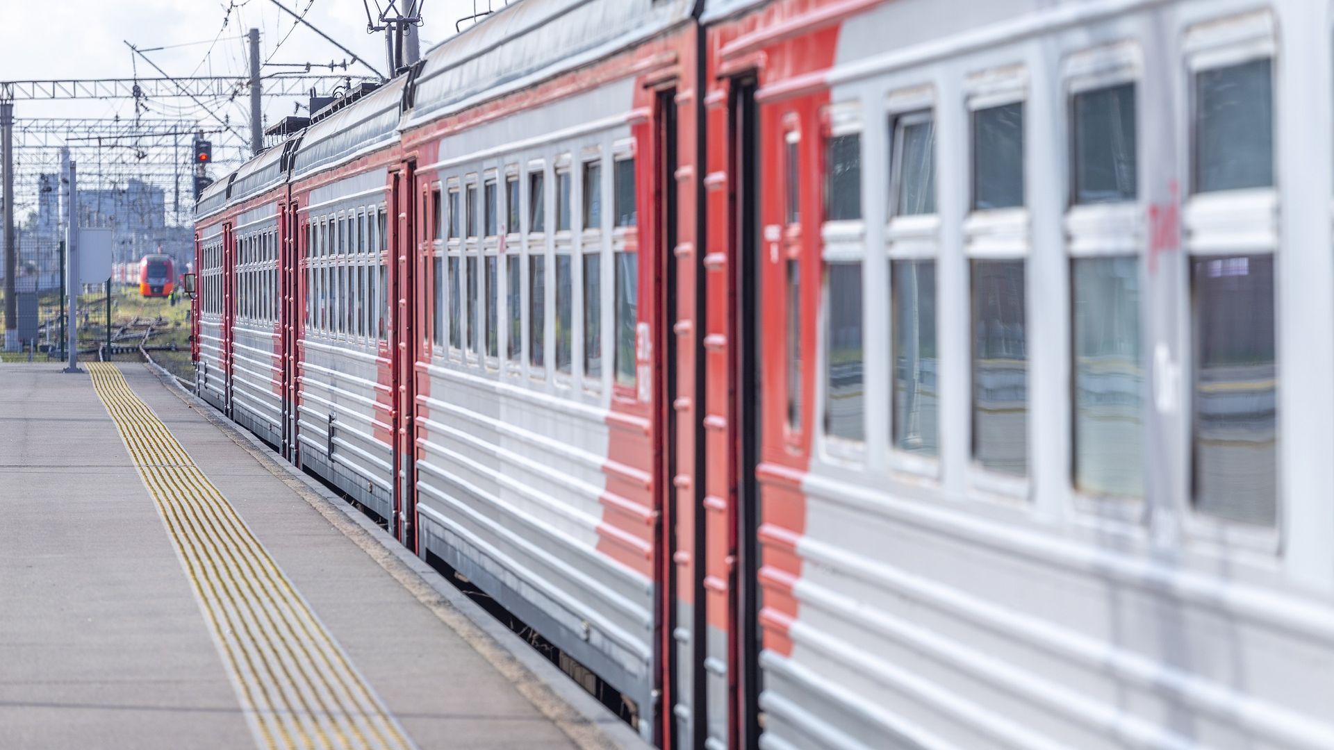 Названы сроки запуска тактового движения электричек из центра Петербурга в Колпино Названы сроки запуска тактового движения электричек из центра Петербурга в Колпино