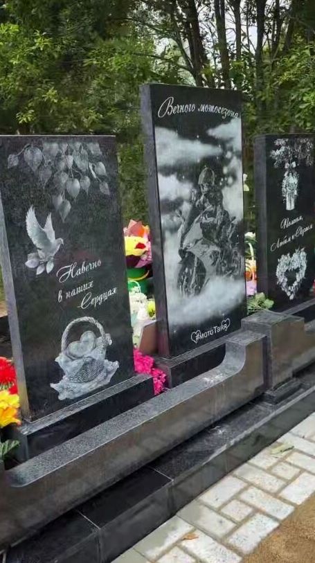 Скриншоты кадров памятника, установленного на могиле Татьяны Озолиной