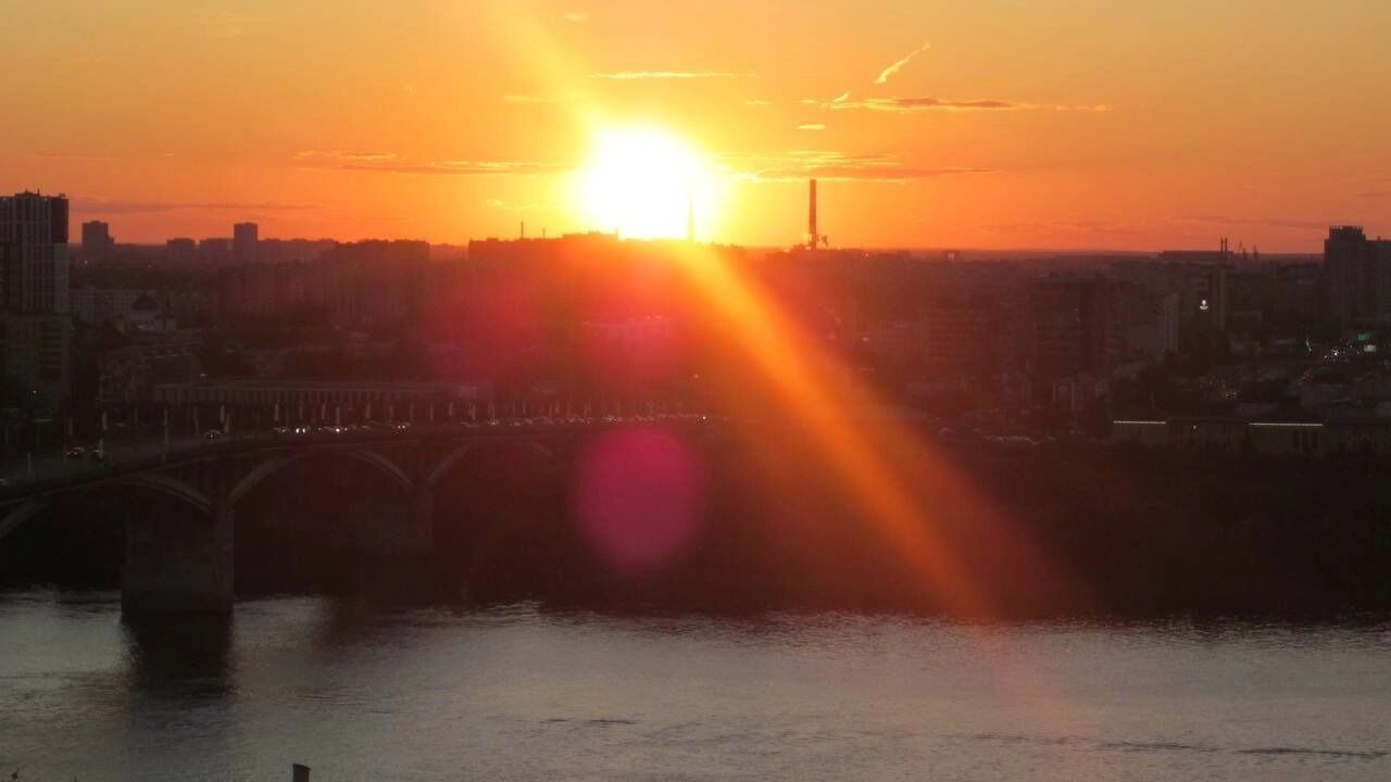 Закат, который мы застали, когда в небо запускали воздушные шары.