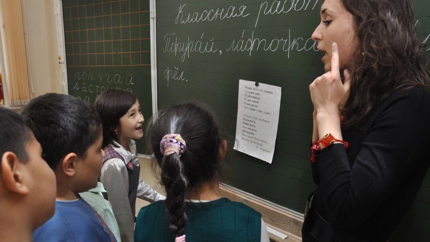 Их «университет» — улица. Что делать с детьми мигрантов, не поступившими в школы?