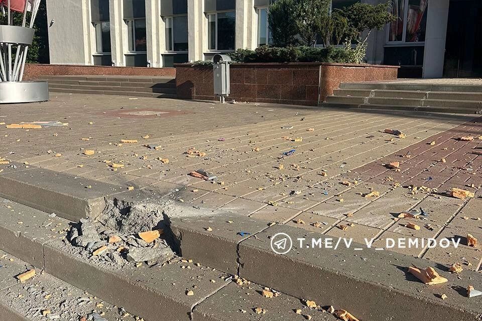 Разрушения в Белгороде после атаки БПЛА в районе мэрии