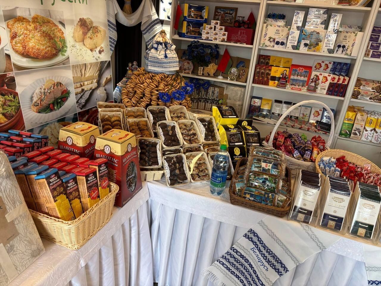 Белорусы продают свою продукцию на нижегородской Ярмарке