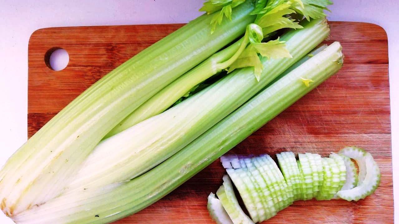 Россиянам назвали продукты, из-за которых пучит