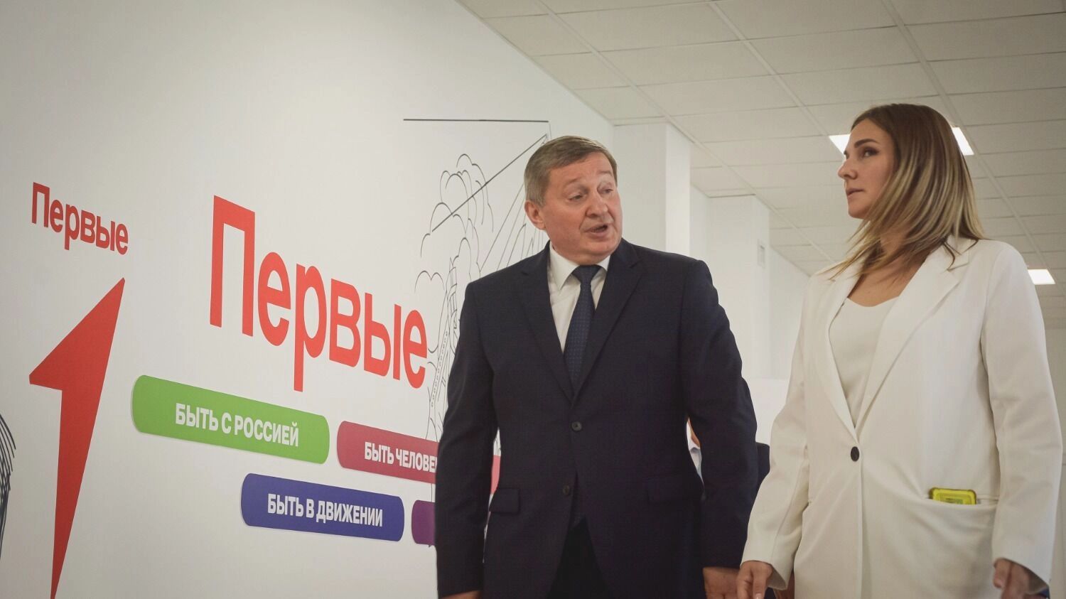 Губернатор оценил новую школу №9 в Волгограде