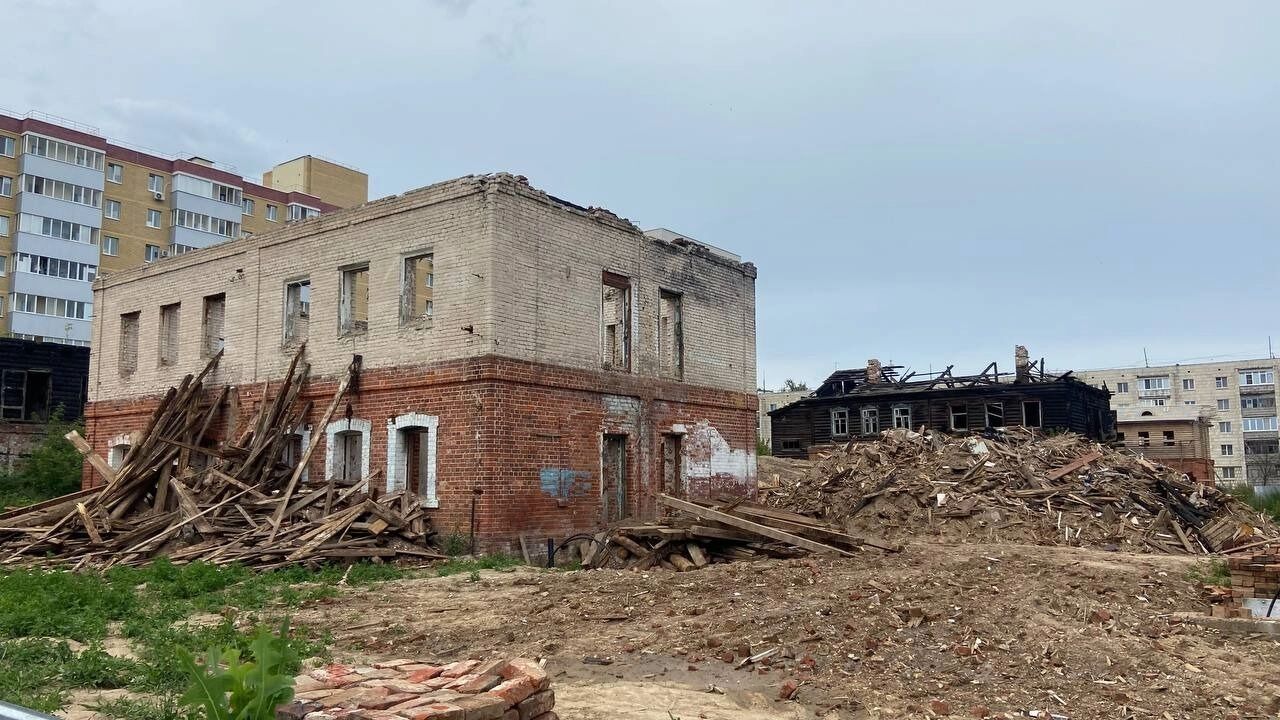 Полусгоревшие заброшки