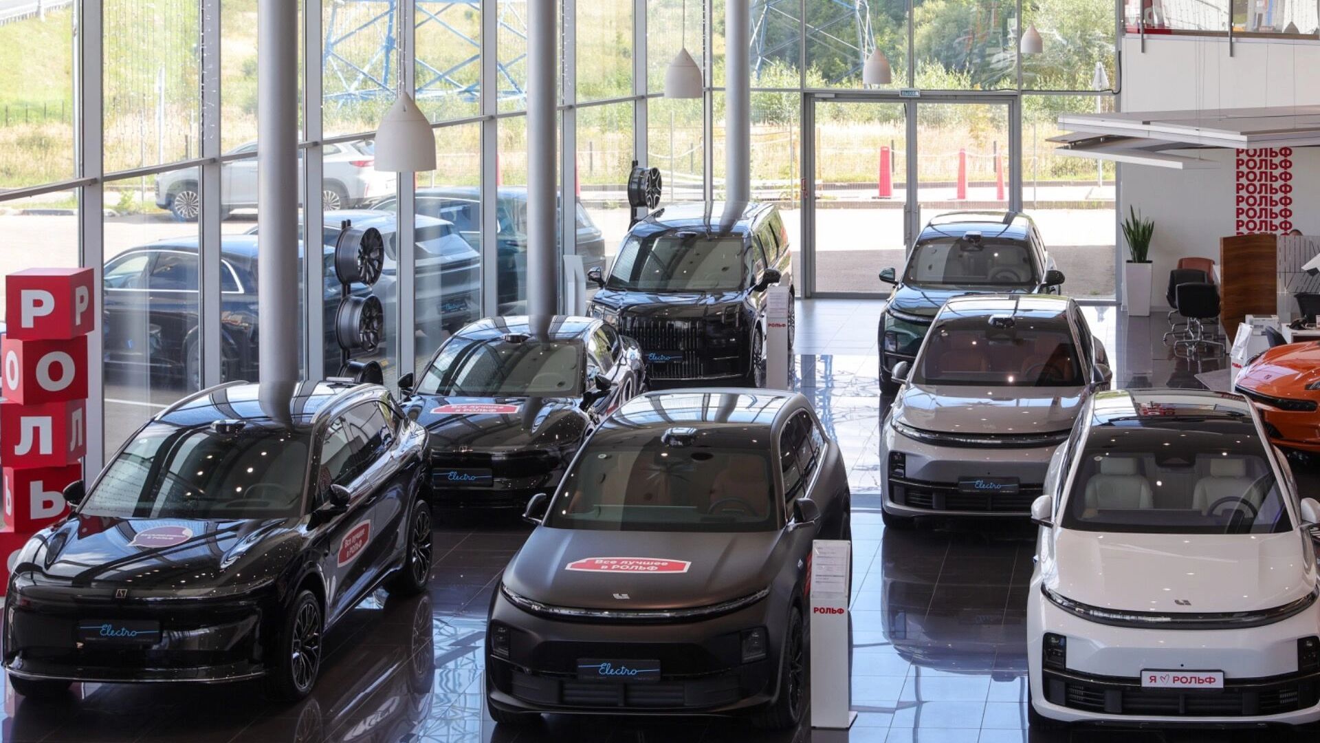 Премьеры новогоднего авторынка: какие машины можно купить дешевле 3 миллионов рублей