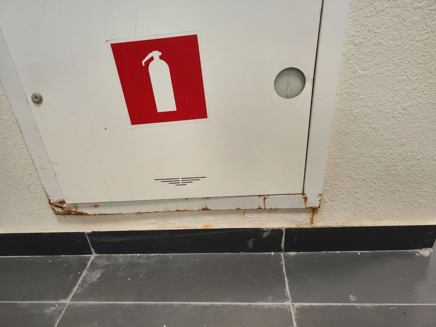 АЗС, кладбище и хорда: жителей дома в Царицино выселяют ради строительства метро