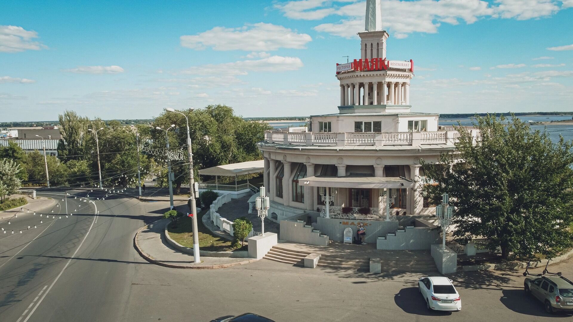 Суета в аэропорту, убийца на свободе и рейд Росгвардии встревожили волгоградцев